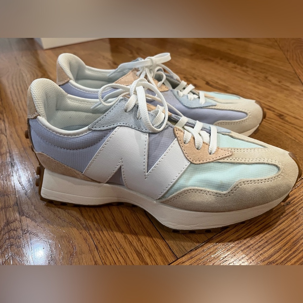 New Balance 327 women’s sneakers size 9 unique discontinued colors worn 1 time